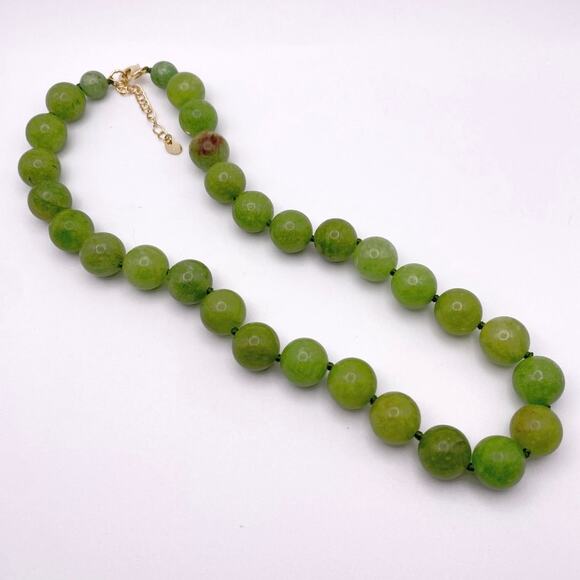 Knotted Green Jade 8cm Beaded Necklace 18” and Extension Chain - Picture 8 of 9